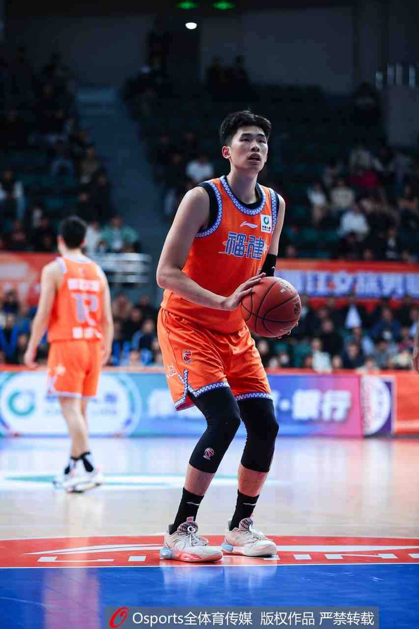 不在状态!邹阳半场7投仅1中拿4分6板 正负值-4